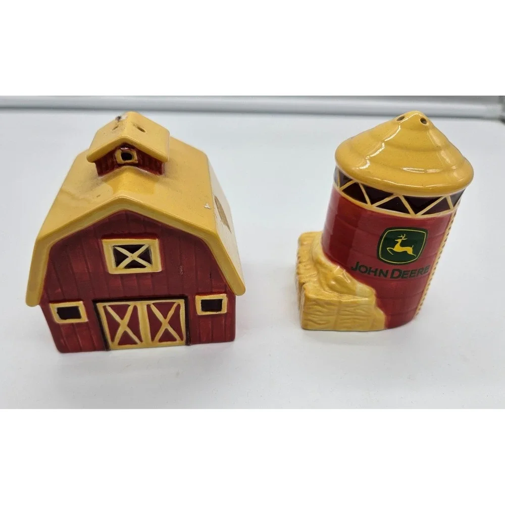 John Deere Salt and Pepper Shakers‎ Set Ceramic Barn and Silo Red Yellow Logo
